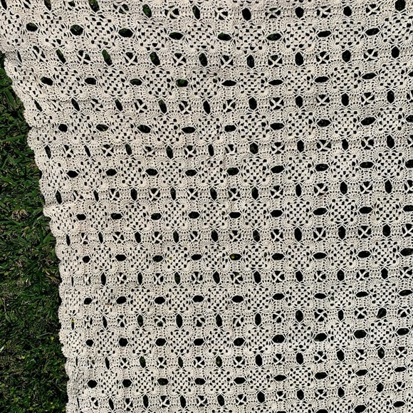Crochet table cloth - Picture 3 of 5